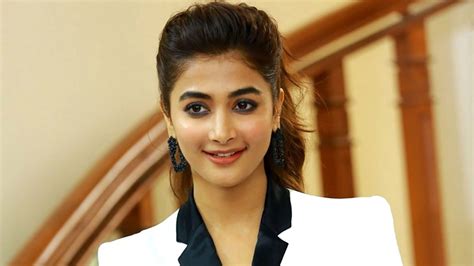 pooja hegde age marriage|Pooja Hegde Height, Age, Boyfriend, Family, Biography